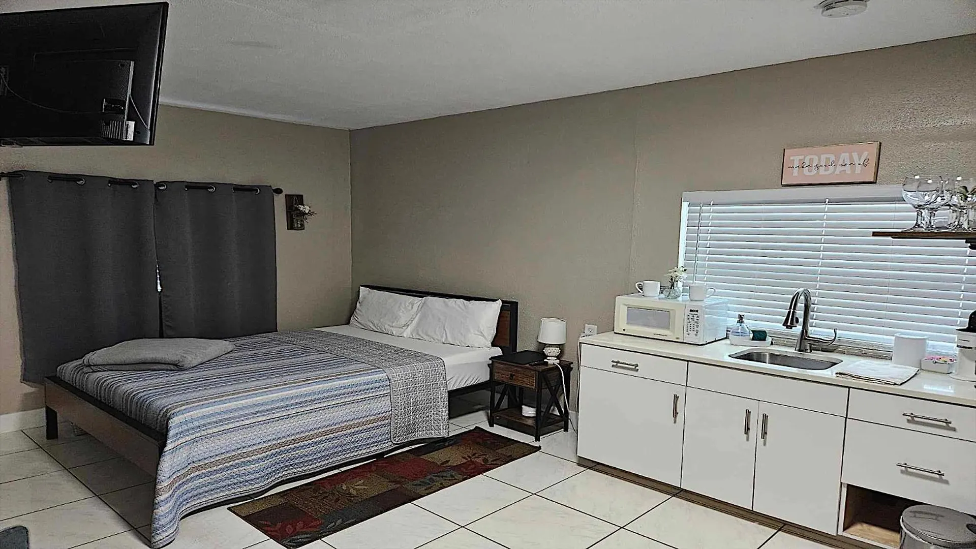 Green Castle Apartment In Tampa Near Airport And Busch Gardens