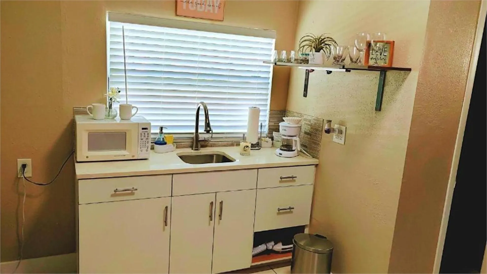 Green Castle Apartment In Tampa Near Airport And Busch Gardens